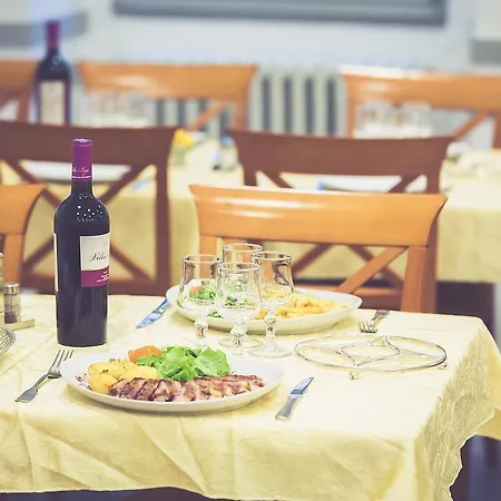 מלון Notre Dame De France