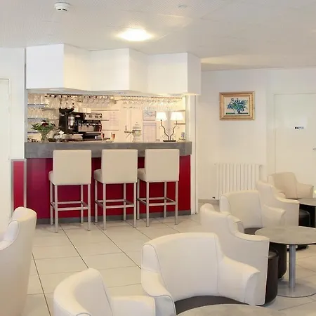 מלון Notre Dame De France 3*