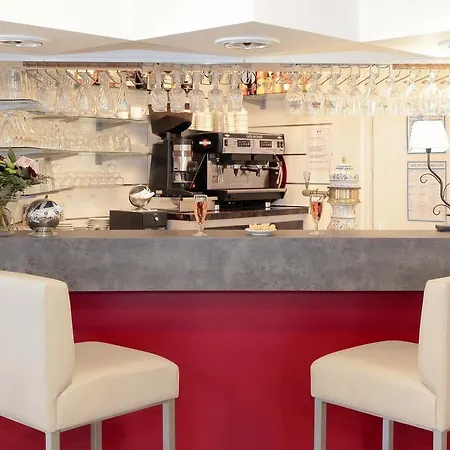 Notre Dame De France מלון