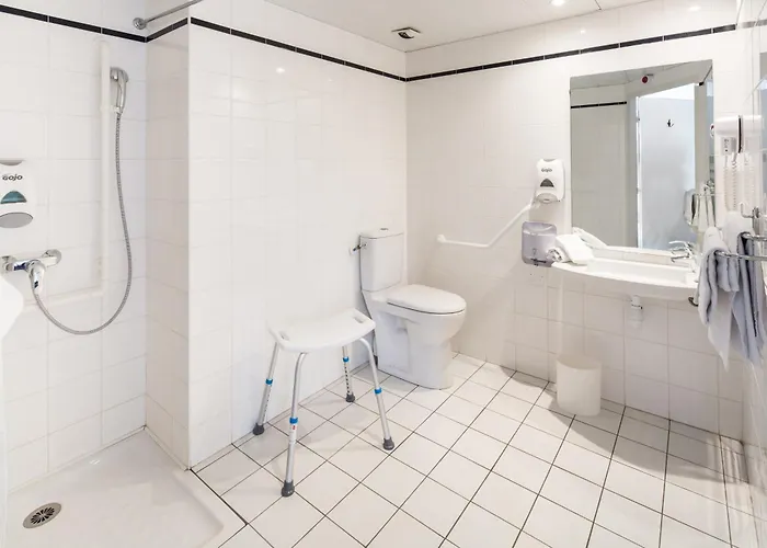 فندق Notre Dame De France 3*